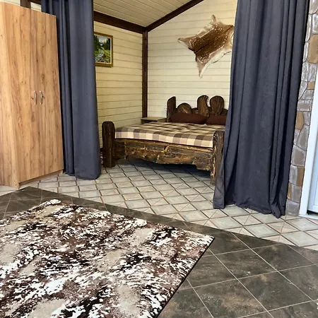 готельно-ресторанний комплекс кичера * Volovets