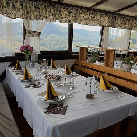 Hotel готельно-ресторанний комплекс кичера